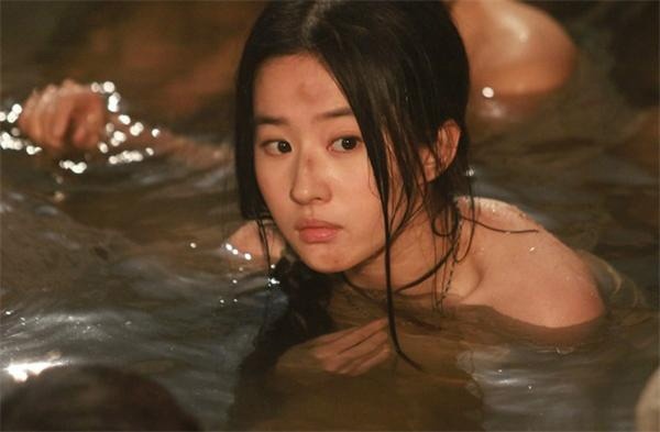 My nhan sexy dong canh tam tren man anh hinh anh
