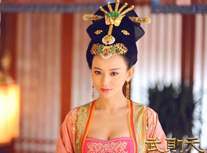 Them nhieu my nhan bi chen ep vong 1 trong 'Vo Tac Thien' hinh anh