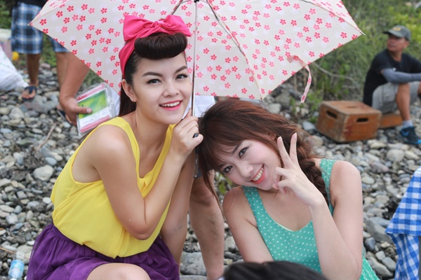 Là con gái nên Phạm Quỳnh Anh và Hari Won rất sợ nắng.