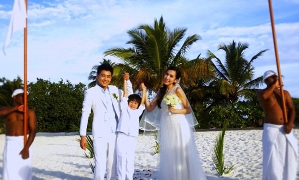 Đám cưới của Lâm Chí Dĩnh và Trần Nhược Nghi diễn ra sau 5 năm chung sống và Kimi đã hơn 4 tuổi.