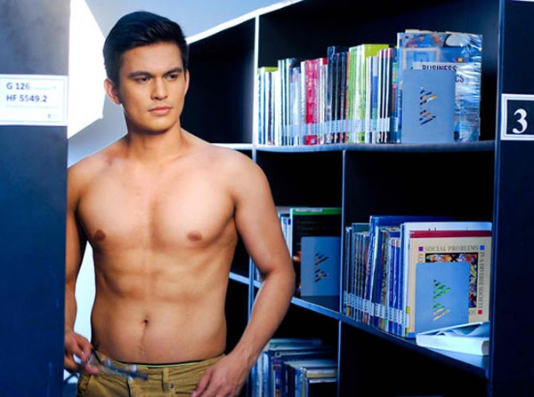 Tom Rodriguez cởi trần trên tạp chí Cosmopolitan.