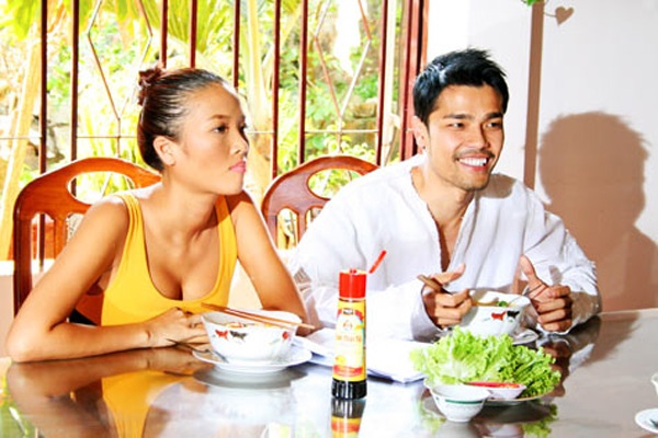 Phim Anh em sinh đôi phiên bản Việt với tên Có lẽ nào ta yêu nhau.