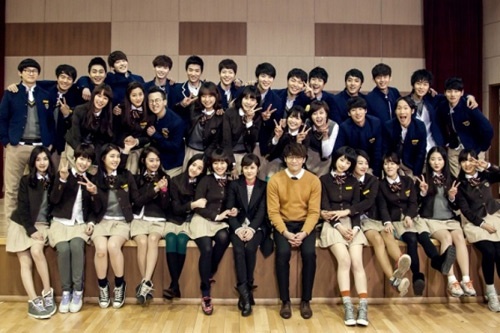 Tuổi 17 đạt mức rating cao nhất (11.5%) so với các phim phát sóng cùng khung giờ tại Hàn Quốc.