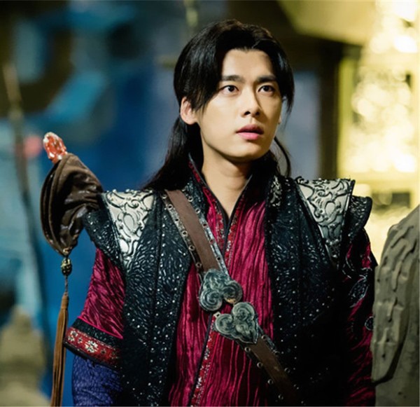 Lý Dịch Phong trong phim Cổ kiếm kỳ đàm.