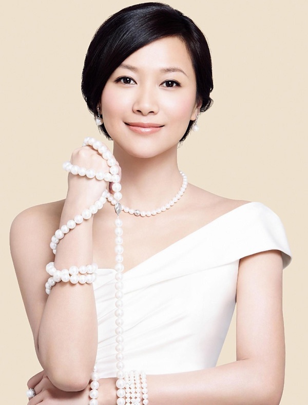 Nữ diễn viên kiêm đạo diễn Từ Tịnh Lôi từng có một cuộc tình với nhà văn, nhà biên kịch Vương Sóc. Sau khi chia tay, Vương Sóc đã lên báo tiết lộ: 