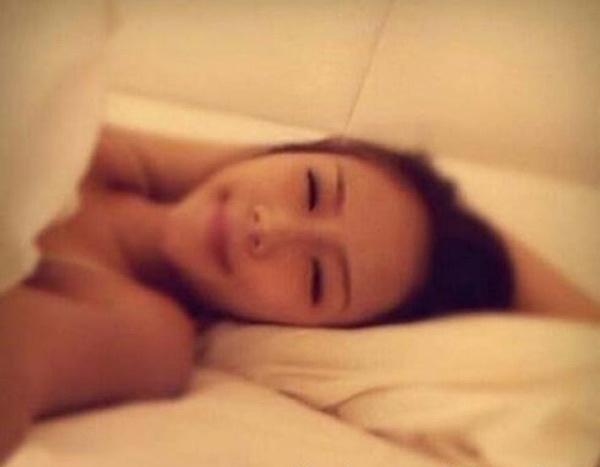 Thí sinh tiềm năng Âu Dương Xảo Doanh trong cuộc thi Hoa hậu Hong Kong 2013 đã gặp xui xẻo khi mang số 13, bị lọt ảnh giường chiếu bất nhã với bạn trai, lại bị đồn từng bị một đại gia 