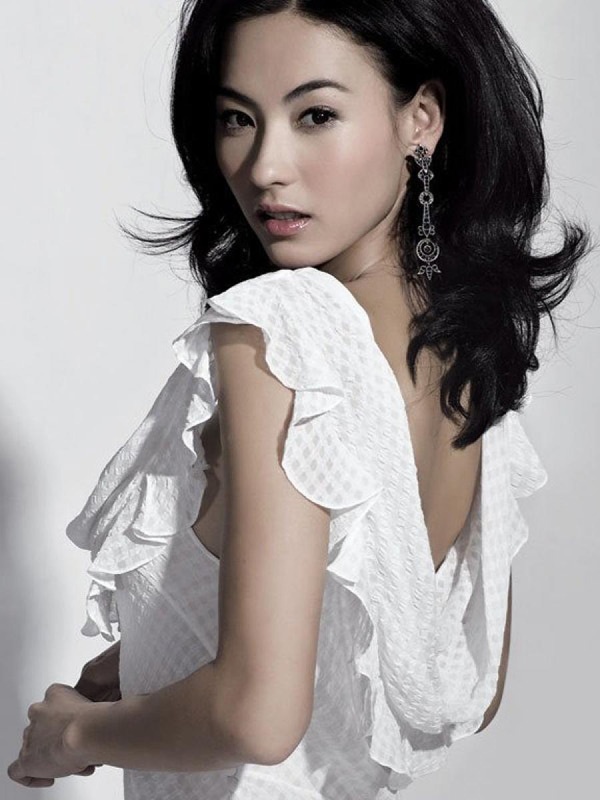 Mới 16 tuổi, chưa bước chân vào làng giải trí, Trương Bá Chi đã phải đi làm mỗi ngày 2 công việc hơn 14 tiếng đồng hồ để có tiền 