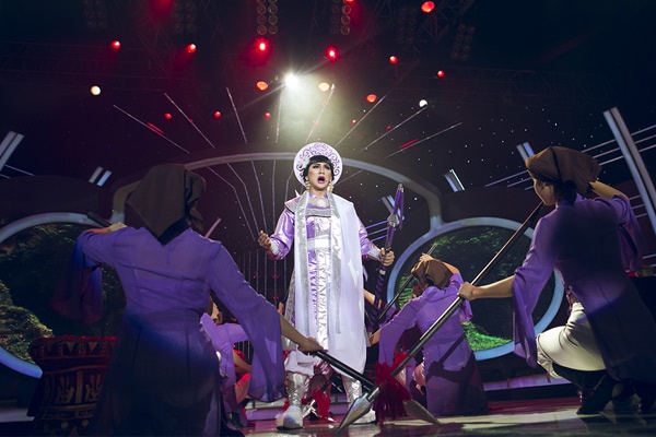 Hoài Lâm nổi lên từ chương trình Gương mặt thân quen 2014.