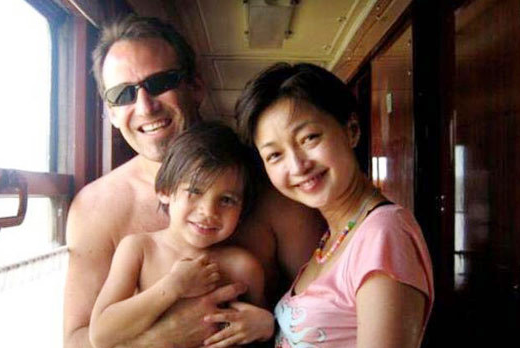 Dan con lai xinh xan cua sao Hoa ngu hinh anh