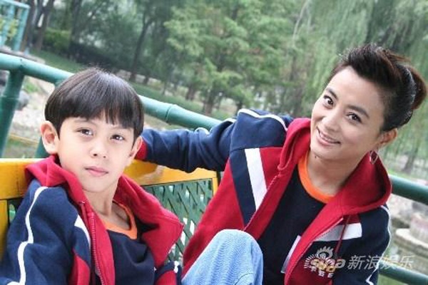 Nàng Ngọc thố tinh (công chúa Thiên Trúc) trong bộ phim truyền hình Tây du ký 1986 cũng có một cậu con trai mang 2 dòng máu Hoa - Canada với người chồng thứ 2.