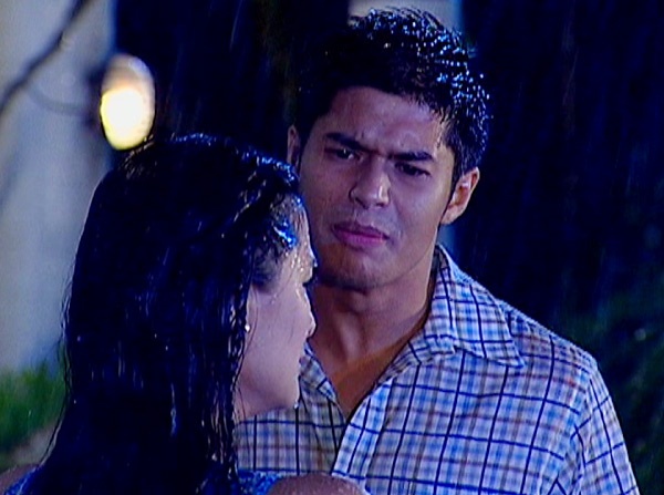 Trong phim, Heart Evangelista trải qua cuộc tình đầy sóng gió với tài tử JC De Vera.