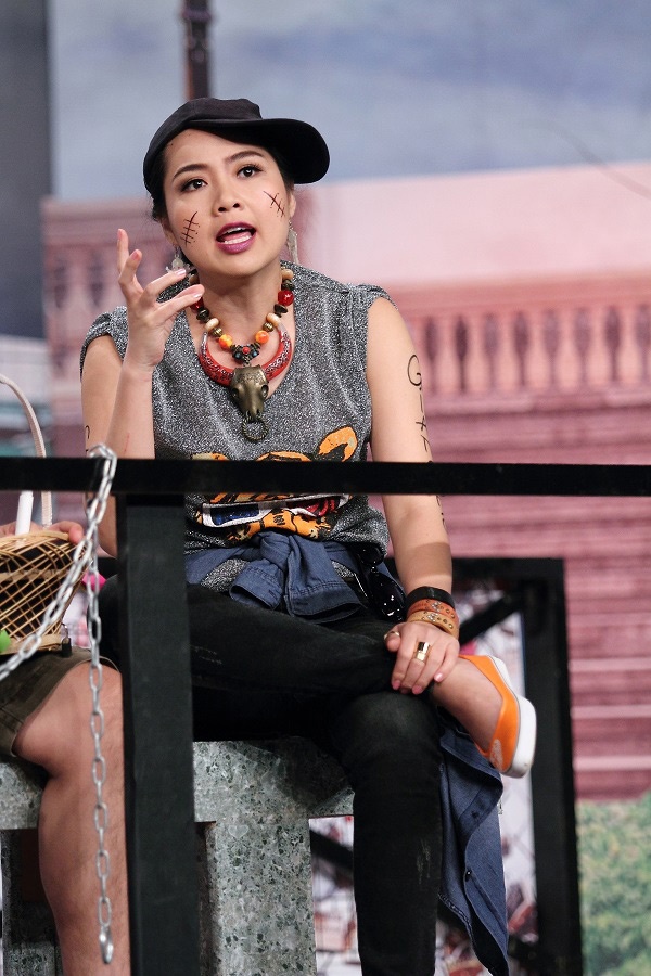 Lê Khánh và Nhật Cường trong tiểu phẩm Nữ hoàng bẻ khóa.