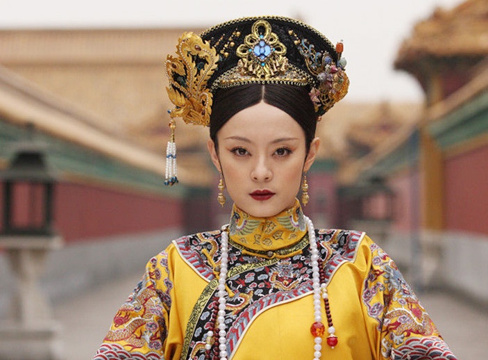 Ton Le quay lai phim truong chi 3 thang sau sinh hinh anh