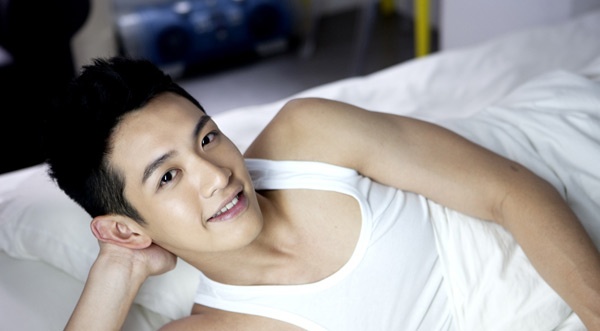 Sinh năm 1991, Kha Chấn Đông nổi lên từ bộ phim điện ảnh Cô gái năm ấy chúng ta cùng theo đuổi đóng chung với