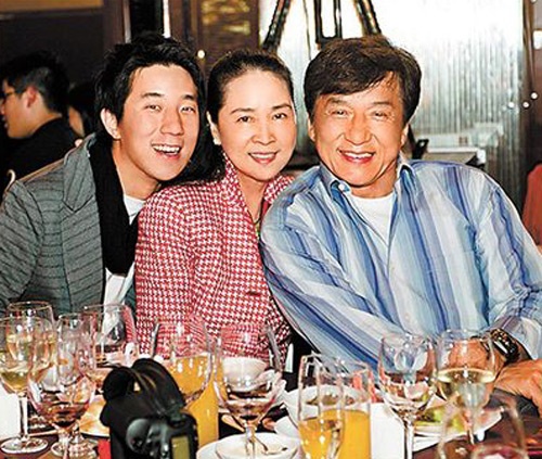 Phùng Tổ Danh - người thừa kế của Thành Long đã làm tổn thương đến 2 đấng sinh thành.
