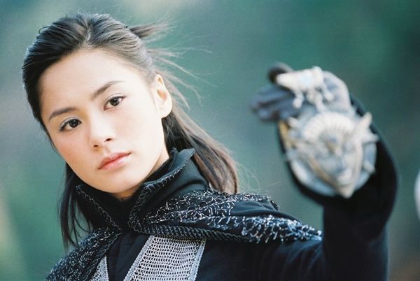 Khi đóng chung bộ phim Thiên cơ biến 2 - Hoa đô đại chiến (2004), Phòng Tổ Danh và Chung Hân Đồng rộ lên tin đồn 