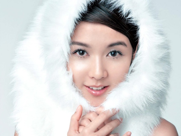 Năm 2005, Phòng Tổ Danh gặp nữ ca sĩ Tiết Khải Kỳ khi tham gia bộ phim 2 Young, theo đuổi tới tấp nhưng chưa thể làm trái tim người đẹp rung động. Tuy nhiên sau đó ít lâu, Tiết Khải Kỳ lại tiết lộ vừa đi du lịch Nhật Bản với con trai Thành Long, công khai chuyện tình cảm của 2 người. Trước sự việc Phòng Tổ Danh bị bắt vì ma túy, Tiết Khải Kỳ cảm thấy bất ngờ: 