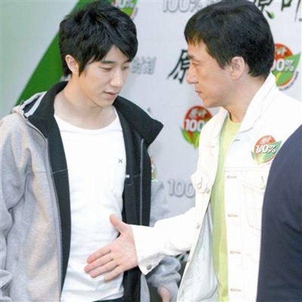 Dù rất giận nhưng Thành Long vẫn sẽ cùng con trai vượt qua giai đoạn này và gánh chịu mọi trách nhiệm.