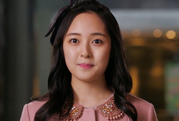 Kim Bo Ra gây ấn tượng bởi khuôn mặt bầu bĩnh, kiêu kỳ.