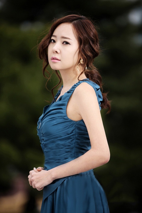 So Yoo Jin sở hữu vẻ đẹp quyến rũ, sang trọng.