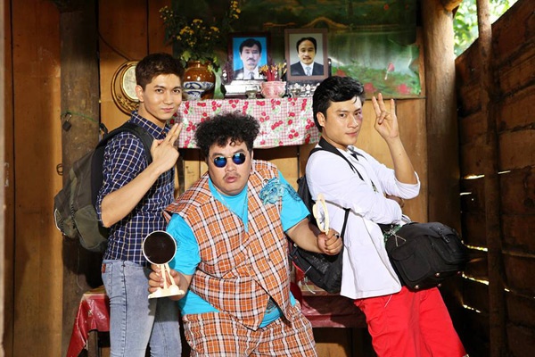 Bộ phim Mỹ nam kế hãng phim Hoàng Thần Tài sản xuất đã đi qua 1/3 chặng đường với những cảnh quay u ám, ma mị nhưng cũng rất hài hước ở thành phố hoa xinh đẹp. Tham gia trong tác phẩm chiếu Tết 2015 này còn có Á hậu Phan Thị Mơ, Hoa hậu Xứ Dừa Mỹ Hạnh, Mai Sơn, Sơn Hải, Thành Lũy, Lê Thị Phương, Tuyết Trinh... 