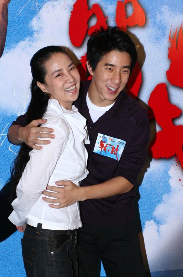 Lâm Phụng Kiều luôn ở bện cạnh Phòng Tổ Danh.