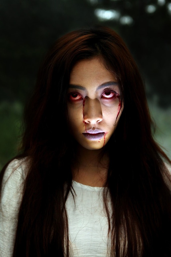 Tạm chia tay với danh hiệu một nàng Hoa hậu, Thu Thảo được hóa trang thành hồn ma cô Nga khá ấn tượng. Rất thích thú với cuộc thử nghiệm này nên cô đã chia sẻ những hình ảnh ma quái của mình trên mạng xã hội.