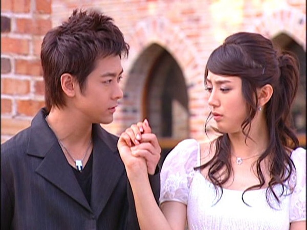 Lâm Chí Dĩnh và Yoo Ha Na trong phim Sợi dây chuyền định mệnh.