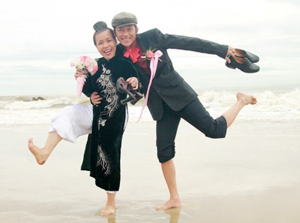 Việc độc quyền 2 danh hài Hoài Linh và Việt Hương đã giúp ộ phim Nhà có 5 nàng tiên đạt doanh thu vượt ngưởng 60 tỷ trong mùa phim Tết 2013.