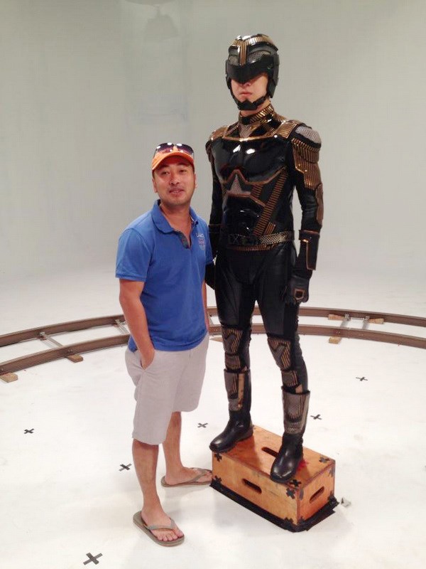 Đạo diễn Nguyễn Quang Dũng công bố tạo hình nhân vật của Diệp Lâm Anh và bộ trang phục siêu nân ủa nân vật nam chính trong phim Siêu nhân X.