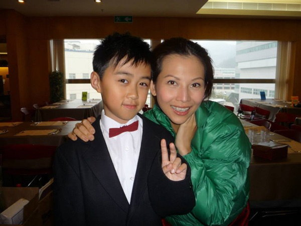 Với Thái Thiếu Phân trên phim trường Phi nữ chính truyện.