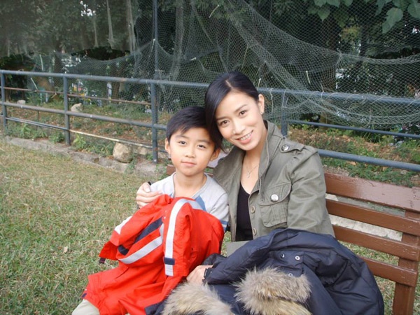 Cùng Xa Thi Mạn trước khi hóa trang khi tham gia bộ phim Công chúa giá đáo.