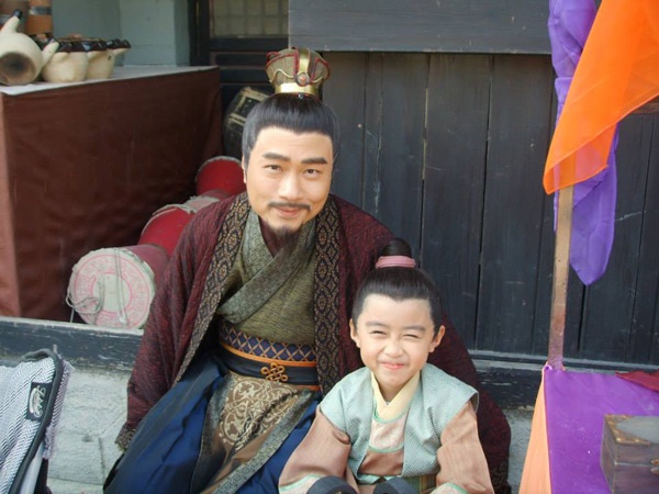 Với Ảnh đế TVB Lê Diệu Tường khi đóng phim Tranh quyền đoạt vị.