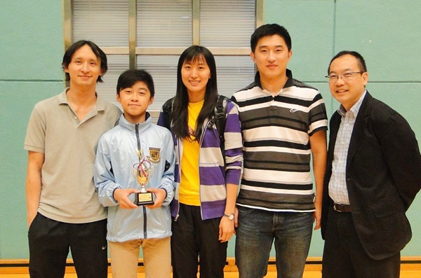 Ngoài phim ảnh, Ngô Nặc Hoằng còn là một vận động viên triển vọng của làng đấu kiếm Hong Kong