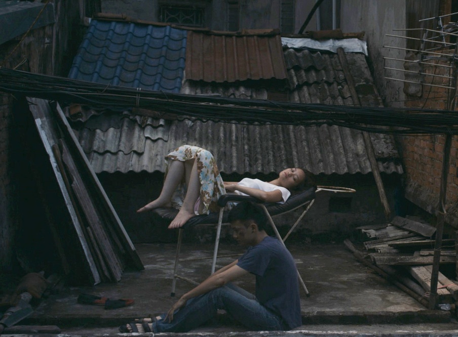 Mot vai hinh anh trong phim Dap canh giua khong trung hinh anh