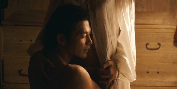 Trong phim, Trần Bảo Sơn đóng vai người có khoái cảm đặc biệt với những phụ nữ có bầu. 