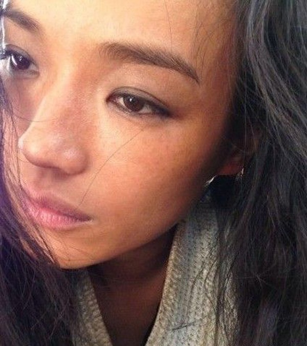 Đây là hình ảnh tự chụp khi Thư Kỳ đang quay bộ phim Nhiếp Ẩn Nương, không giấu được vẻ mệt mỏi khiến nhiều fan 