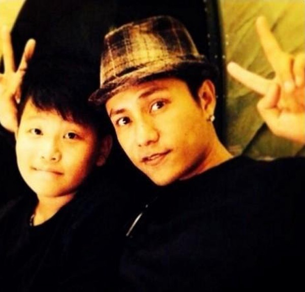 Trần Khôn và con trai.