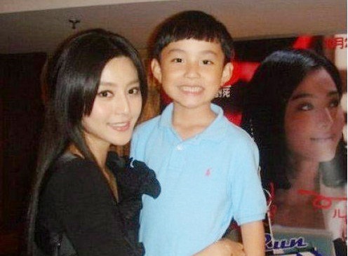 Nhung dua con bi an cua sao Hoa ngu hinh anh