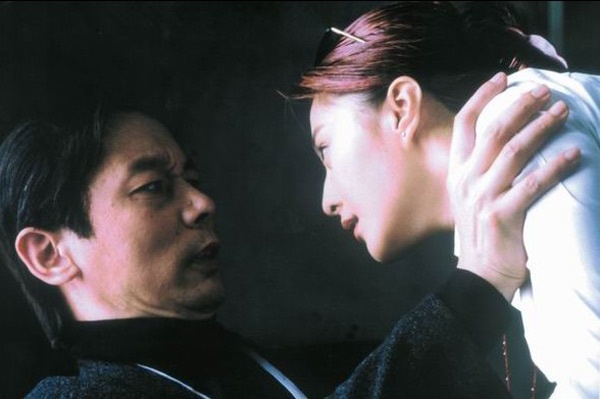 Không bỏ lỡ côi hội thoát hình ảnh bình hoa di động, Phạm Băng Băng đã tình nguyện đóng cảnh trên giường với bạn diễn Cát Ưu trong bộ phim Điện thoại di động (2003). Tuy nhiên, so với sức nóng ở những phim sau đó, cảnh diễn này hoàn toàn không có chút cân lượng nào.