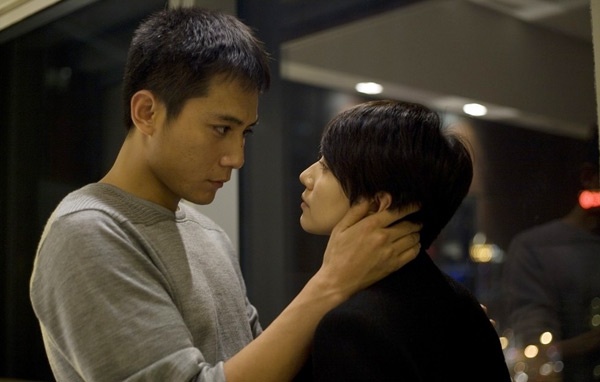 Để thay đổi hình ảnh dịu dàng, mong manh, năm 2010, Cao Viên Viên - nàng Chu Chỉ Nhược phiên bản 2002 đã thể hiện một cảnh giường chiếu vượt ngoài sức tưởng tượng của fan hâm mộ cùng tài tử Lưu Diệp trong bộ phim Không người lái.