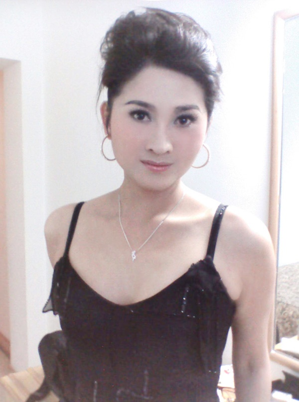 Năm 2003, nữ diễn viên Trung Quốc Trương Ngọc đã công bố một clip khiến sự nghiệp của đạo diễn nổi tiếng Huỳnh Kiện Trung lao đao khi ghi lại cảnh vị đạo diễn đang 