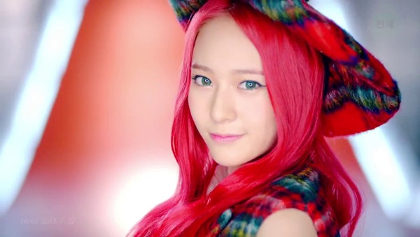 Và thứ hạng cuối cùng trong danh sách 10 nữ thần châu Á 2014 là Krystal Jung - mỹ nhân Hàn có đôi mắt khiến các chàng trai điên đảo cùng phong cách thời trang thời thượng, thành viên Hàn kiều Mỹ của nhóm nhạc nữ f(x).