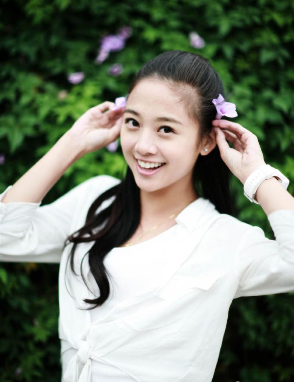 Tuy chưa phải là một tên tuổi sáng chói nhưng gương mặt đáng yêu của Ngô Ánh Khiết (còn được biết đến với nickname Quỷ Quỷ) đã thuyết phục khán giả bình chọn ở vị trí thứ 4 với 516.384 phiếu. Mỹ nhân sinh năm 1989 này đã đóng các phim truyền hình Họa bì, Thiếu niên Tứ đại danh bổ, Mỹ nam khác biệt, Vi sư háo sắc…