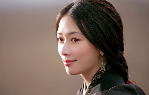 Bước sang lĩnh vực phim ảnh từ năm 2008 với bộ phim Đại chiến Xích Bích, đến nay Lâm Chí Linh vẫn là chân dài đóng phim chứ chưa được thừa nhận là một diễn viên chuyên nghiệp. Dù cố gắng hết sức nhưng khán giả vẫn không thấy cô tiến bộ dù từng có cơ hội vàng khi thể hiện cùng lúc 2 vai trong bộ phim Hạn ngạch hạnh phúc.