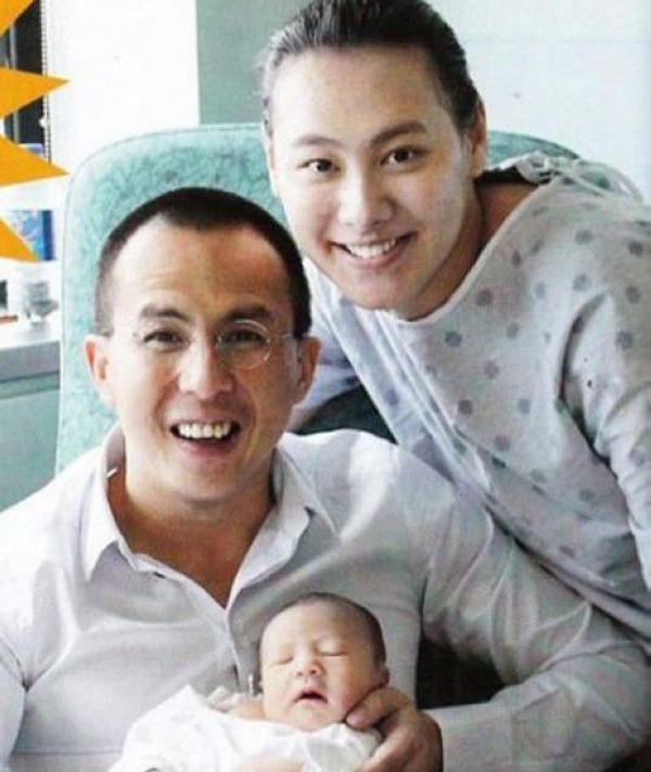 Khi sinh đứa con đầu lòng vào năm 2009, Lương Lạc Thi và thiếu gia Lý Trạch Giai còn mặn nồng hạnh phúc.