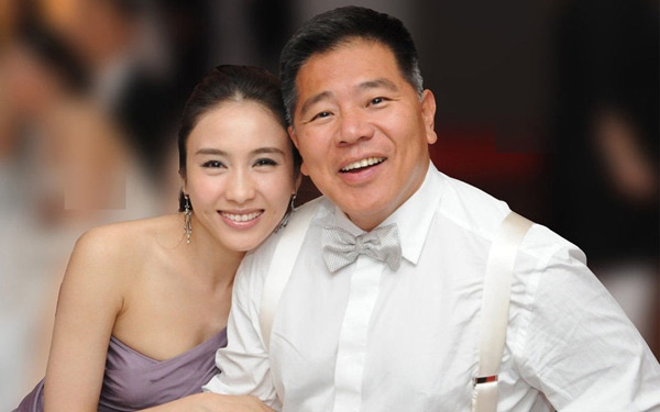 Lê Tư cùng chồng trong ngày cưới.