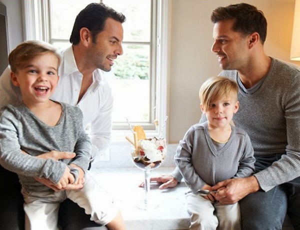 Ricky Martin từng có 5 năm hạnh phúc với Carlos González Abella.