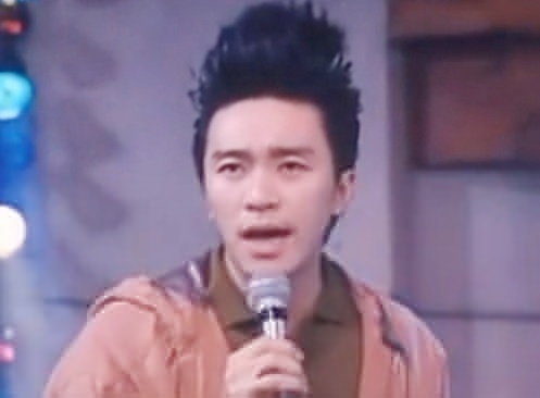 Sao hang dau Hoa ngu khoe giong hat hinh anh