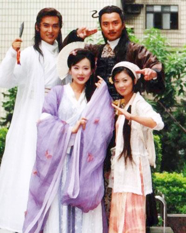 Giai đoạn đầu sự nghiệp, tuy đã có chút tên tuổi nhưng phong cách của Tiêu Ân Tuấn vẫn chưa định hình. Mãi đến khi xuất hiện trên màn ảnh nhỏ với nhân vật hiệp khách Lý Tầm Hoan trong phim Tiểu Lý phi đao, con đường nghệ thuật của Tiêu Ân Tuấn mới thật sự “lên hương”.